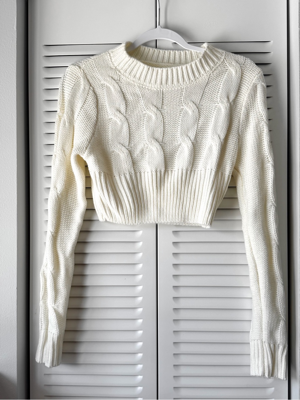 Cropped Cable Knit Sweater - Cream